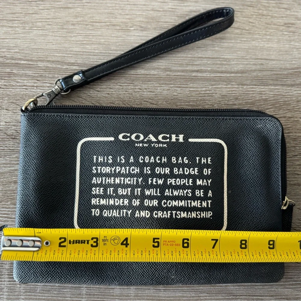 Coach Story Patch Black Leather Wristlet Carry All Travel Pouch Zipper - Picture 5 of 7